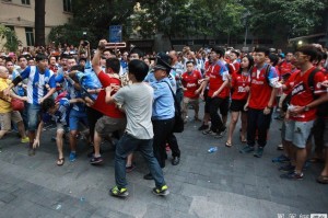  里尔德比战险胜对手，球迷冲突引警方介入  