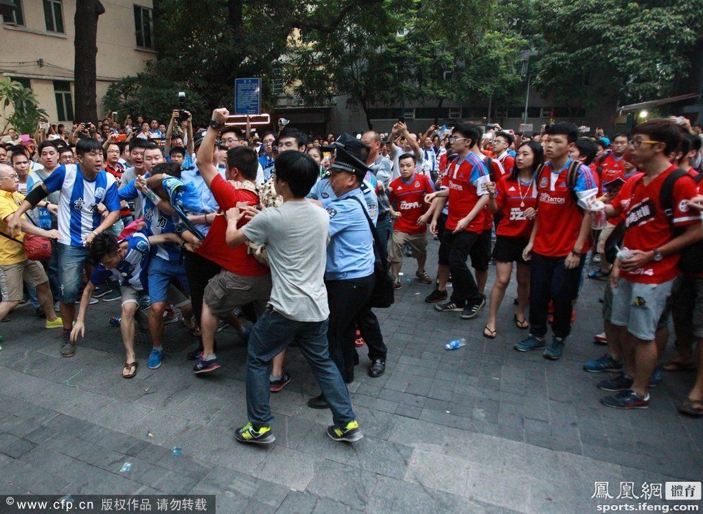  里尔德比战险胜对手，球迷冲突引警方介入  