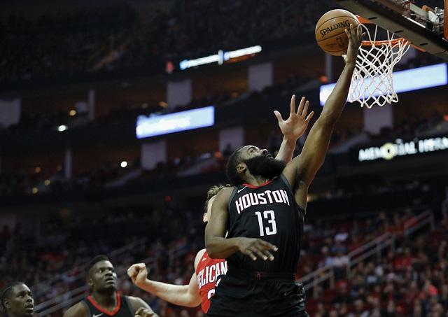  申京低位背打无解攻势，火箭主场力克勇士终结对手三连胜